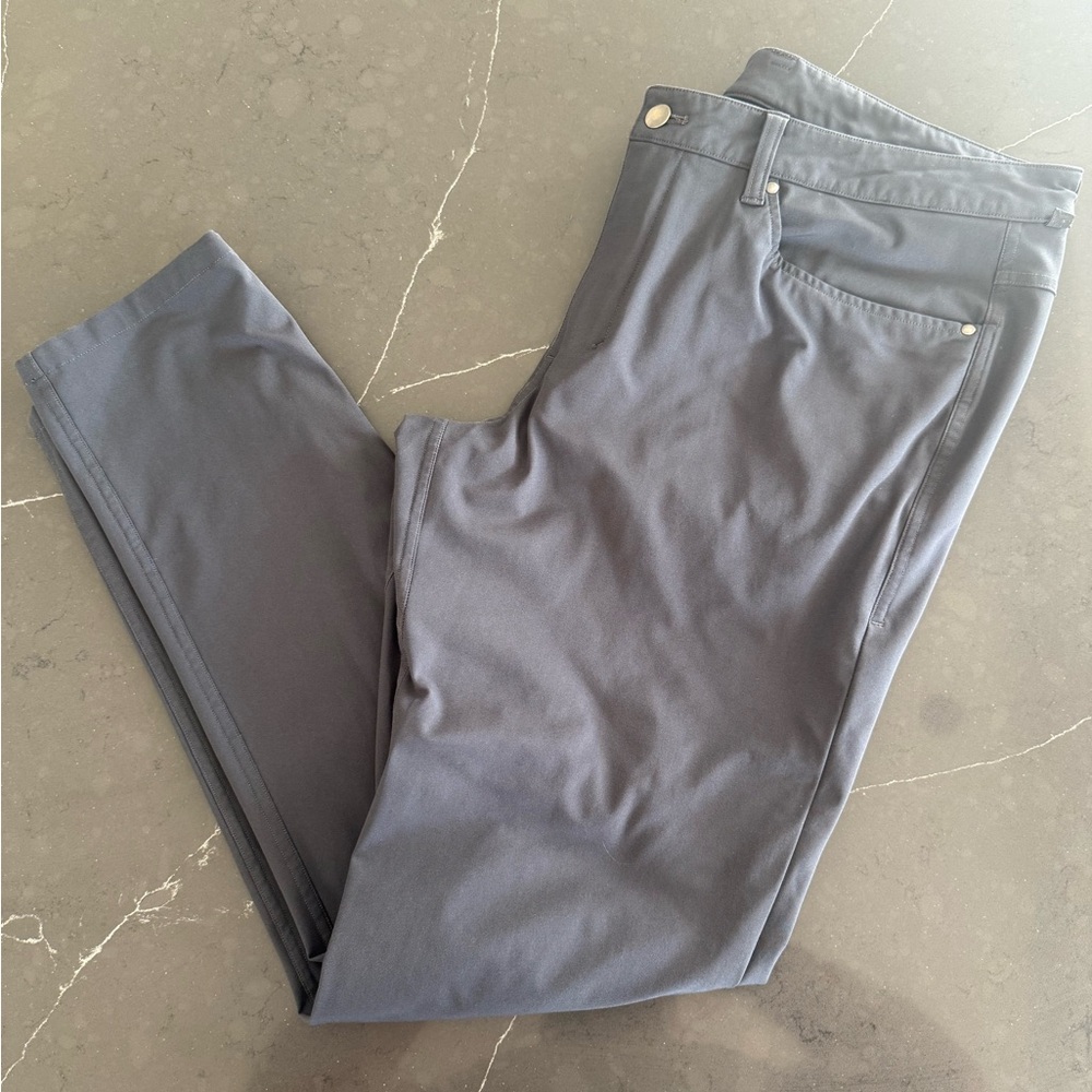 Lululemon Grey ABC 5 Pocket Pants
34x32
Slim fit